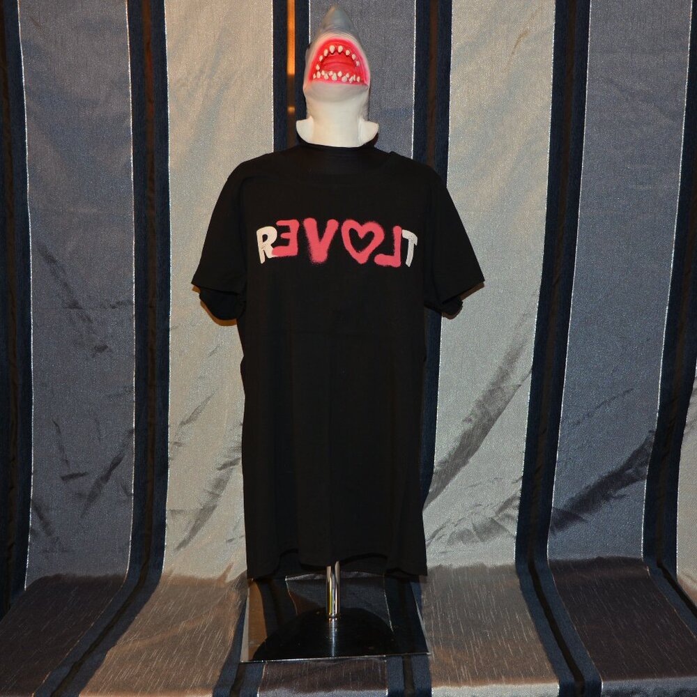 Torrid Revolt Love Lover Tee Graphic Shirt Black Heart Size 1 EUC Plus Fabulous